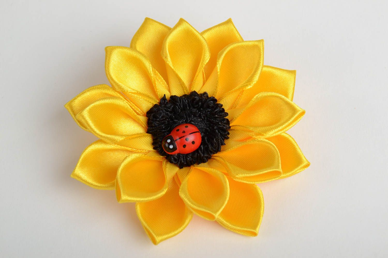 Flor de cintas de raso artificial amarilla para accesorio artesanal  foto 4