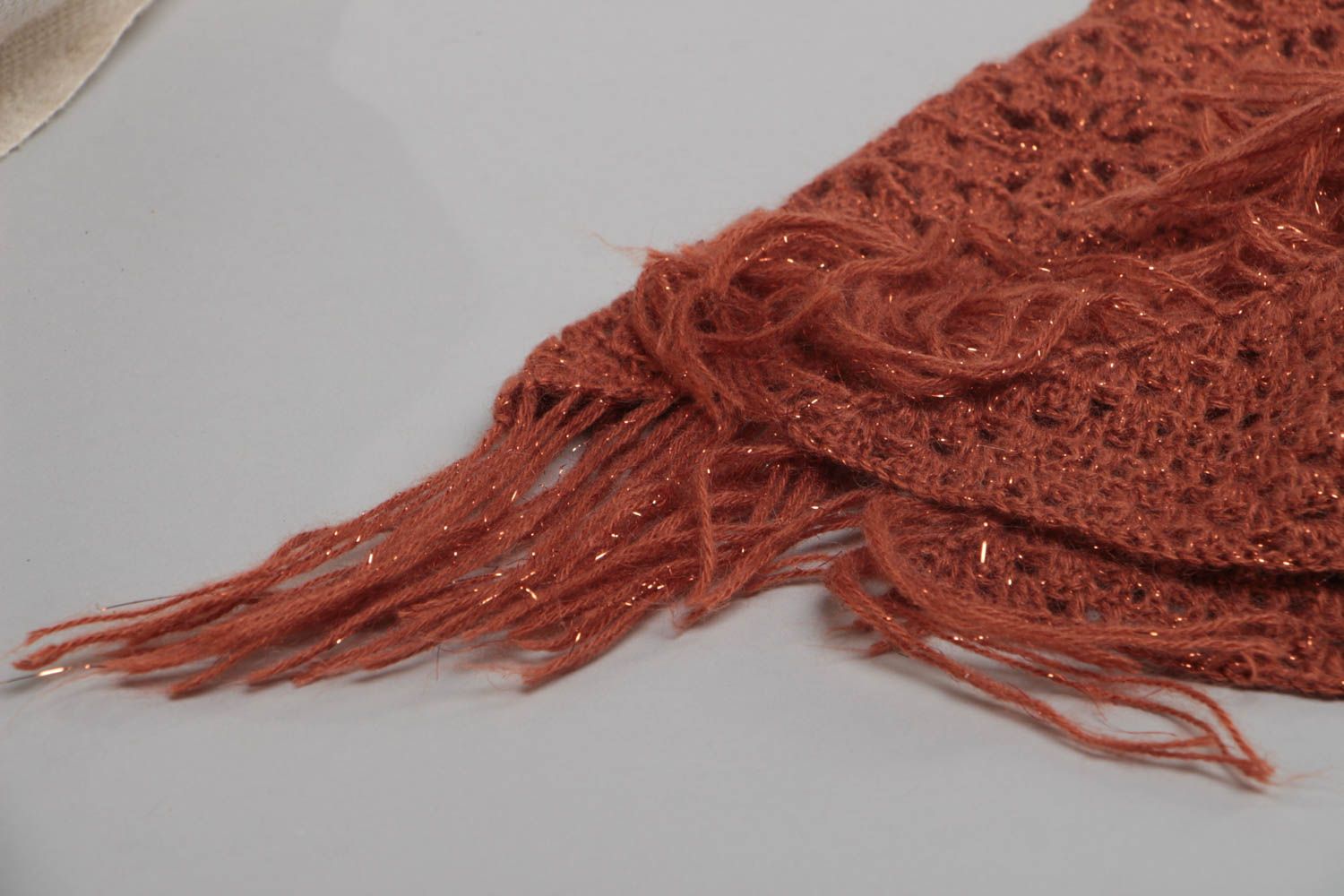 Châle marron ajouré tricoté au crochet en mohair et lurex fait main avec frange photo 3