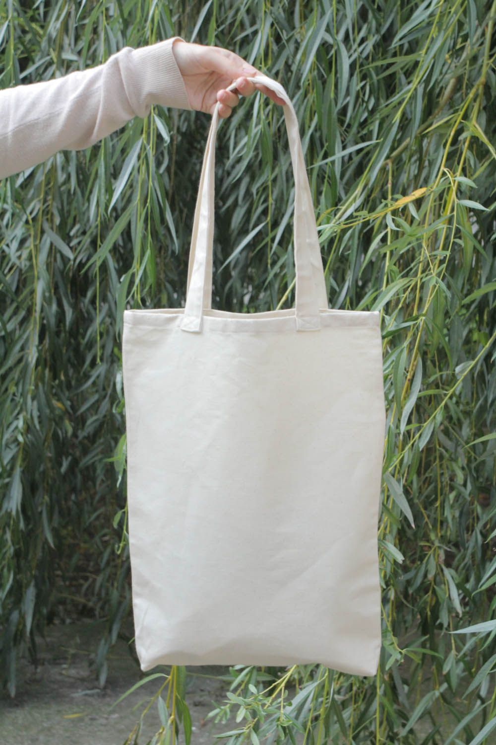 Mala de pano artesanal com um desenho bolsa branca de mulher feita à mão de tecido foto 4