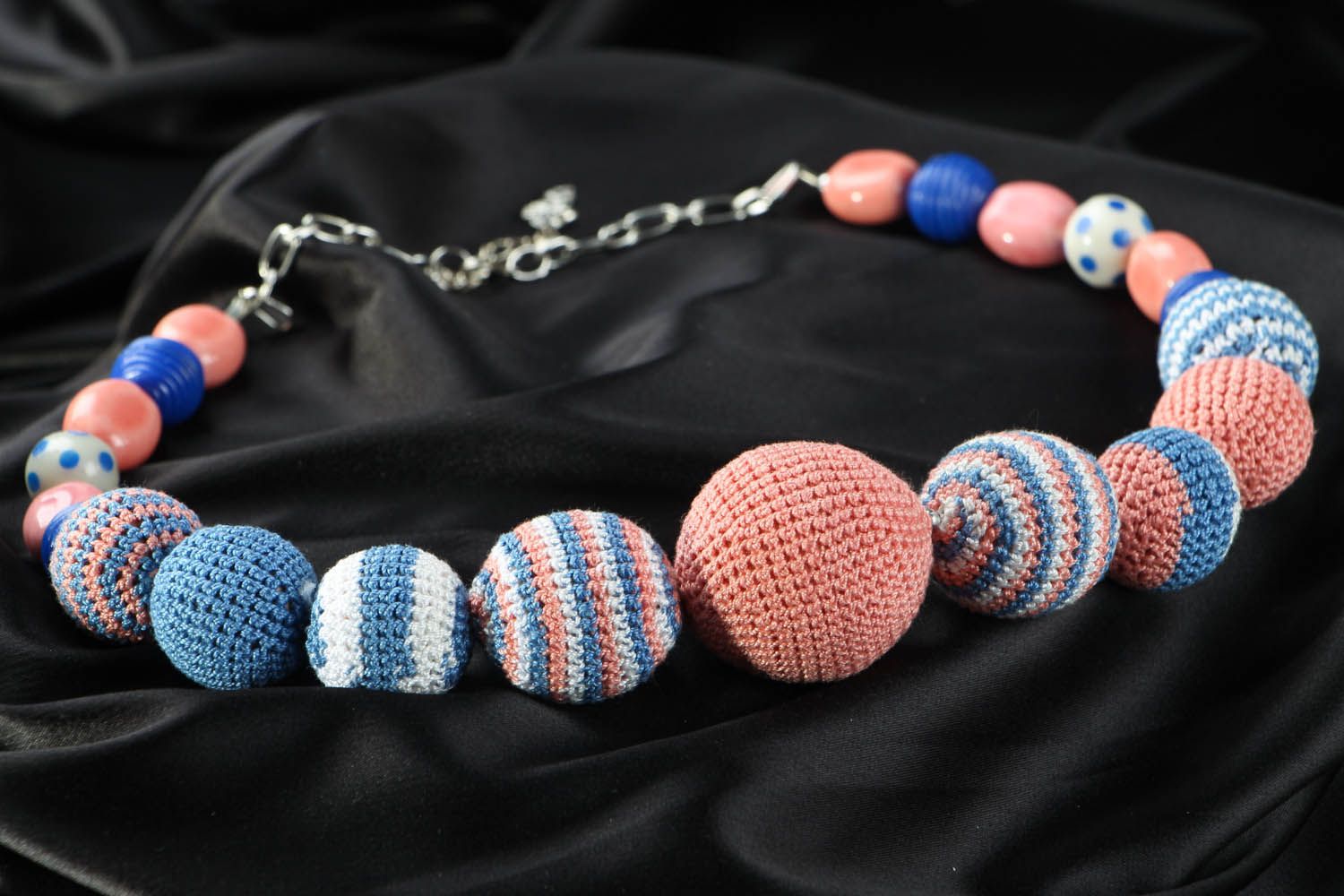 Necklace made of tied wooden beads photo 2