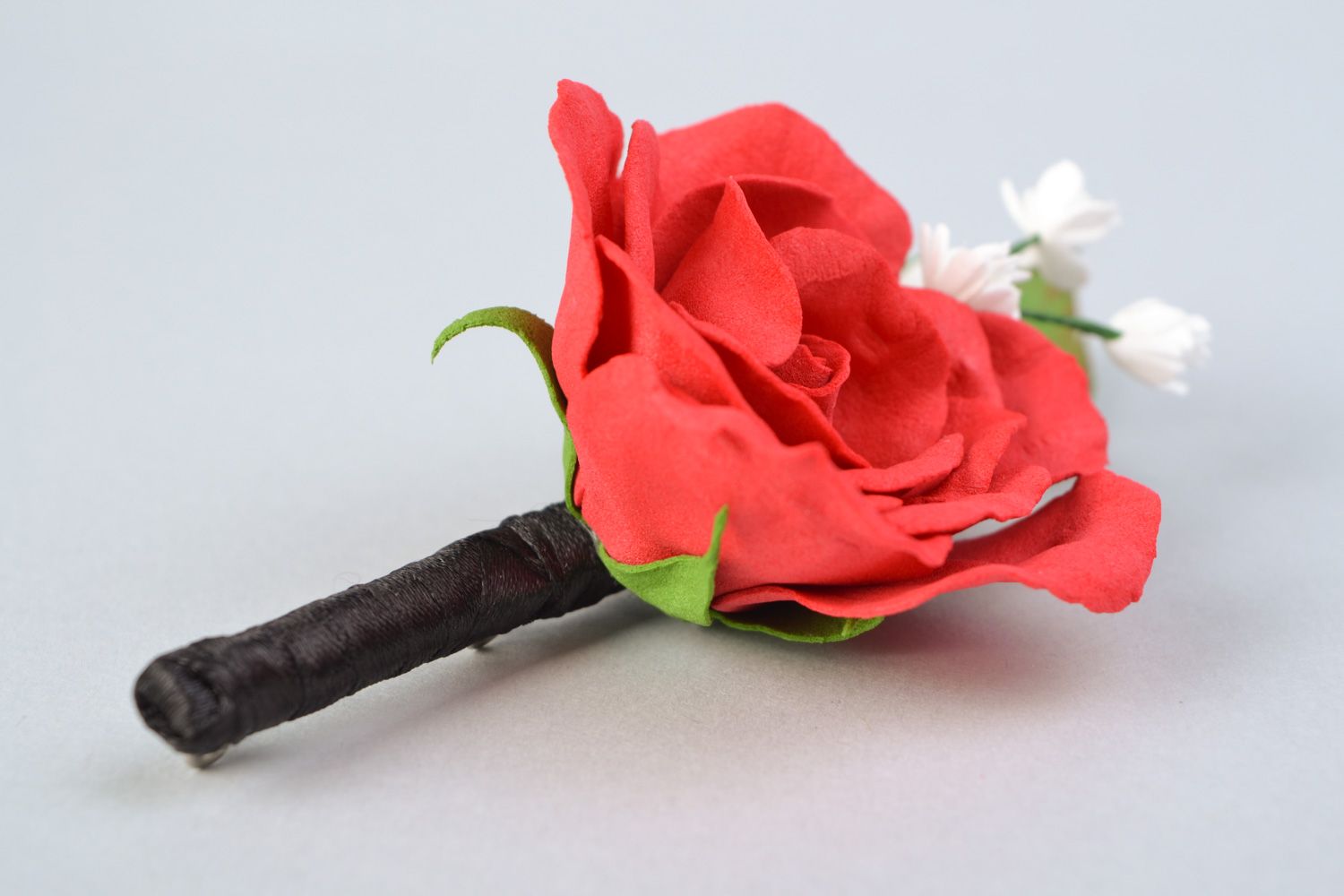 Свадебная бутоньерка красная роза  фото 5