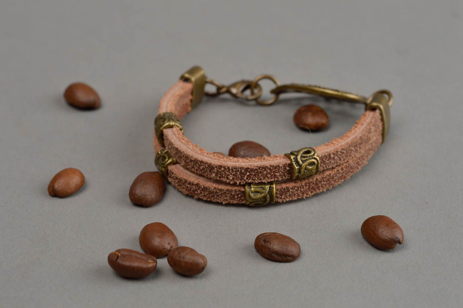 Pulsera de piel marrón artesanal accesorio para mujeres regalo original foto 1