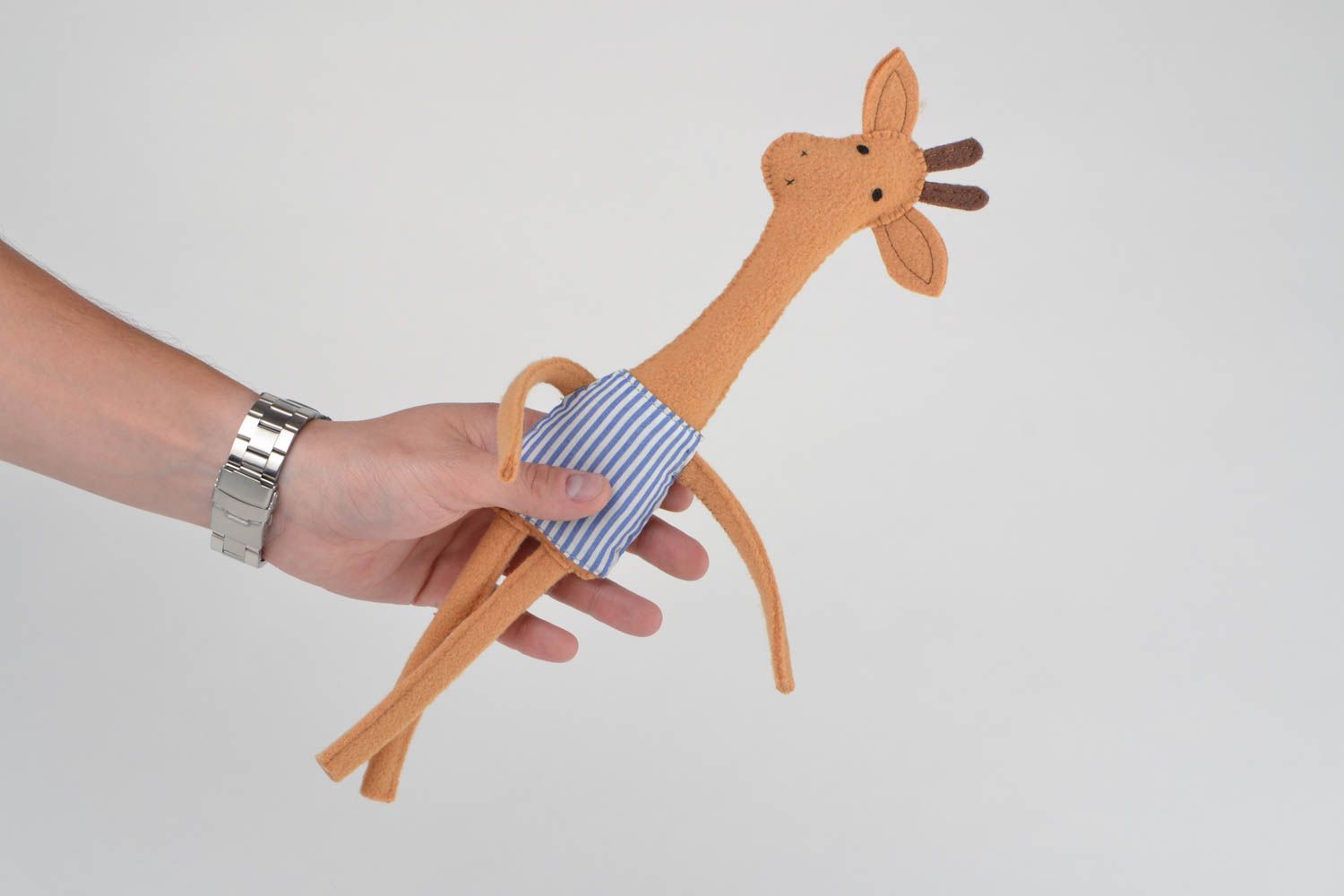 Коричневая фетровая игрушка в виде жирафа ручной работы мягкая оригинальная фото 2