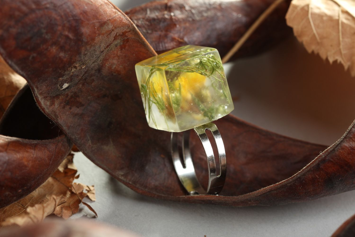 Handmade Ring mit Blume Epoxidharz Schmuck Accessoire für Frauen quadratisch  foto 1