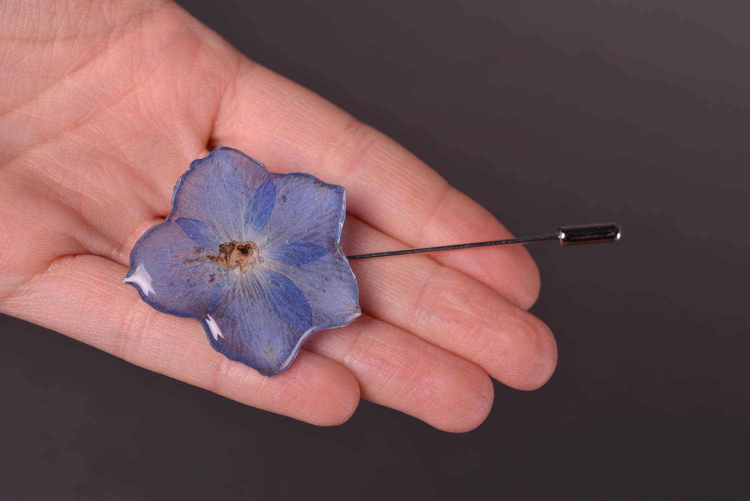 Broche bleue Bijou fait main fleur naturelle résine époxyde métal Cadeau femme photo 2