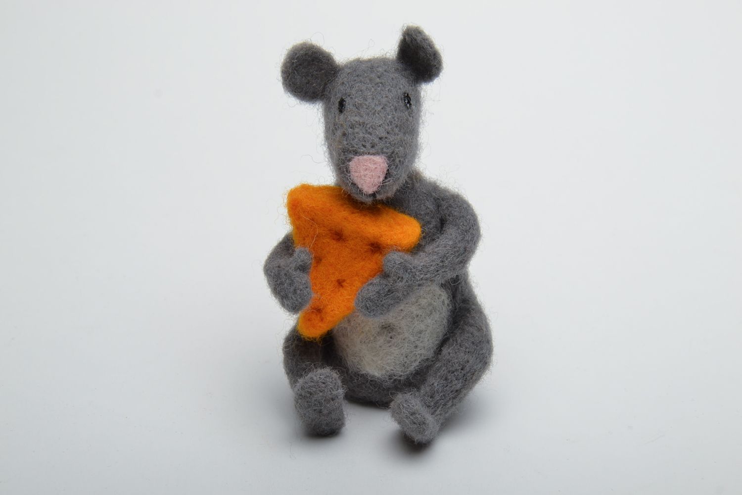 Валяная игрушка мышка статуэтка для декора дома фото 2