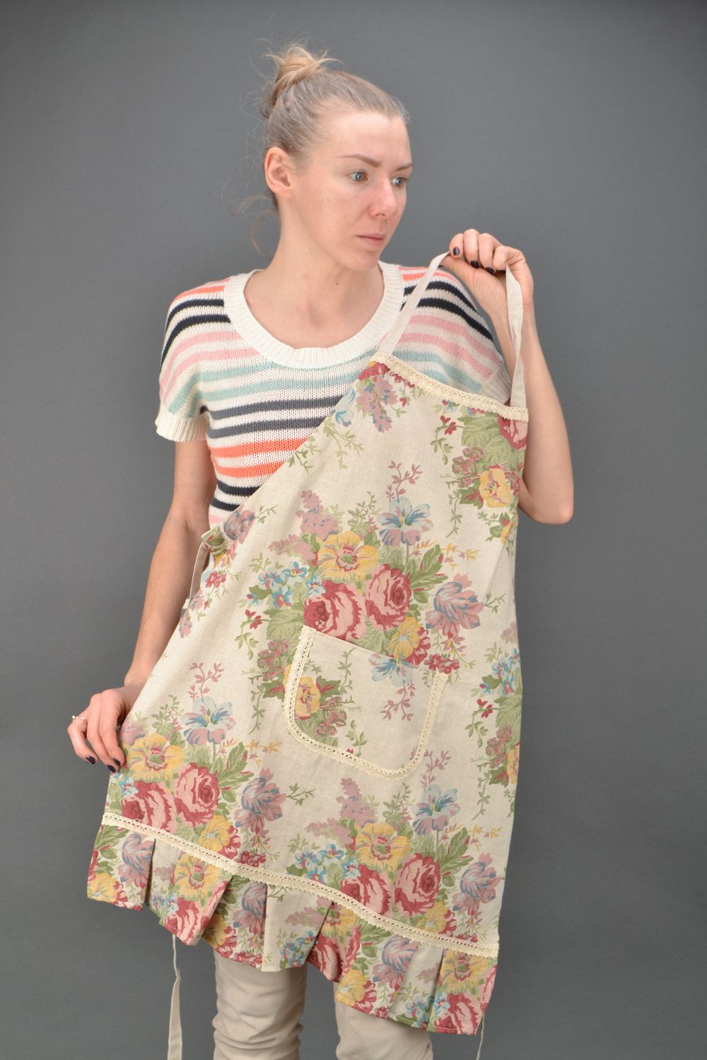 Tablier en coton et polyamide multicolore à motif floral fait main pour femme photo 2