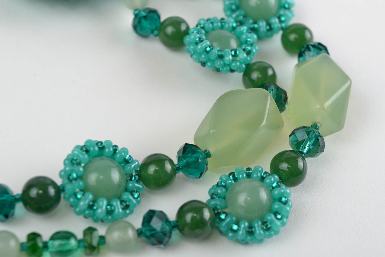 Collier en perles de rocaille et pierres avec pendentif rond fait main vert photo 5
