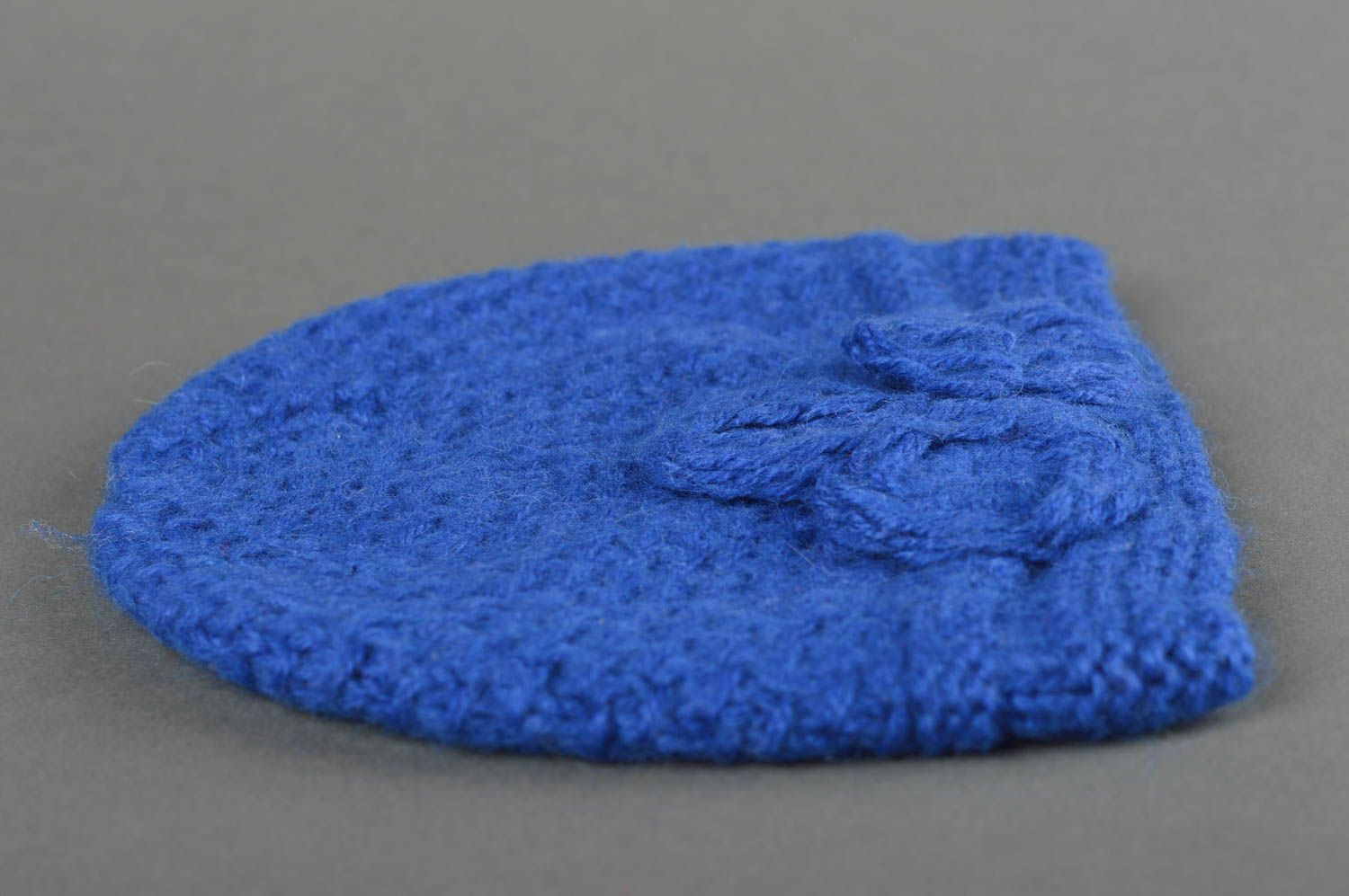 Bonnet bleu fait main Bonnet pour fille tricoté au crochet Vêtement enfant photo 5