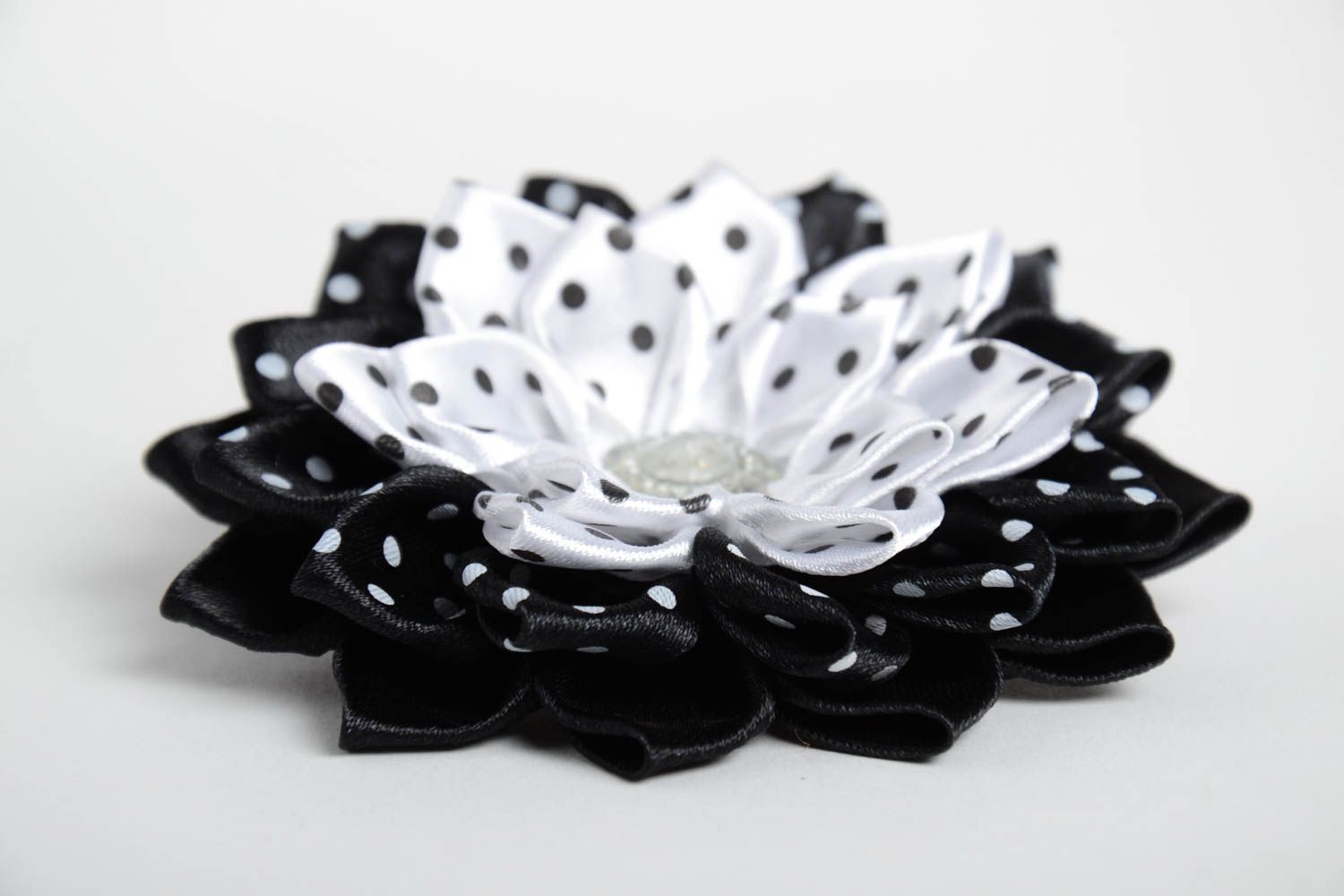 Pince cheveux Barrette fleur kanzashi fait main blanc-noir Accessoire cheveux photo 5