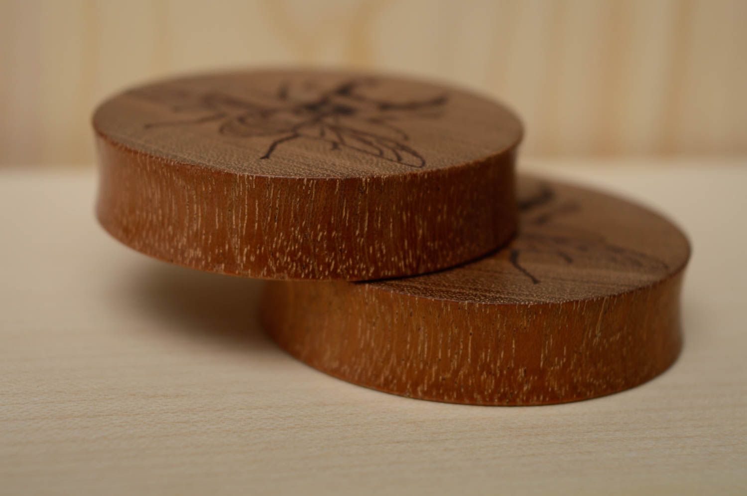 Piercing plugs faits main originaux en bois accessoires avec gravure 39 mm photo 2