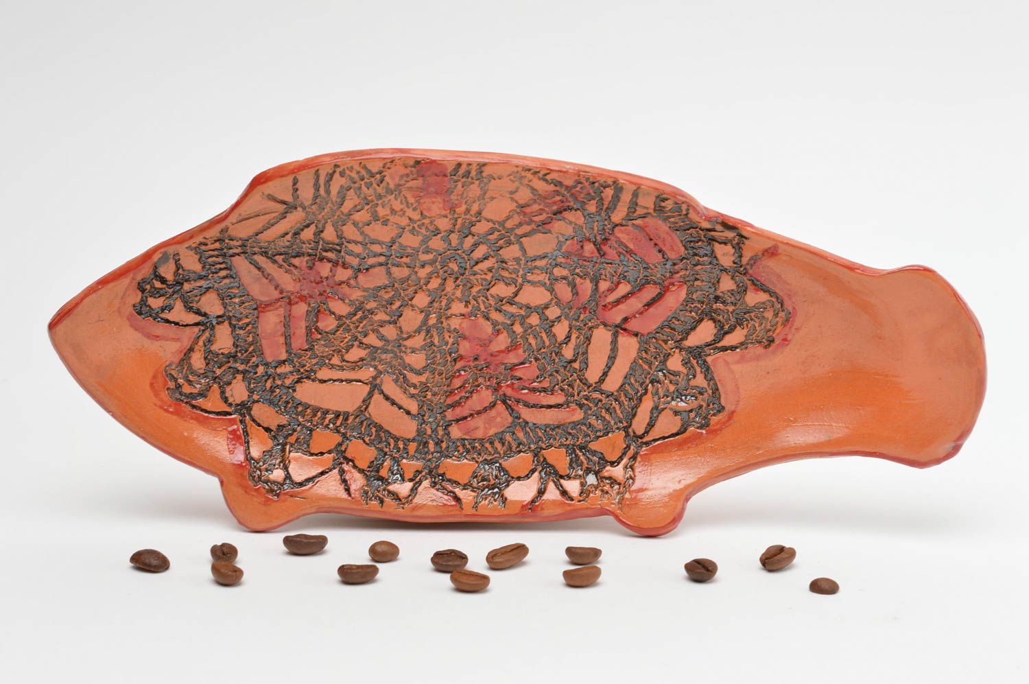 Ungewöhnlicher dekorativer Teller aus Ton Fisch mit Bemalung Künstler Handarbeit foto 1