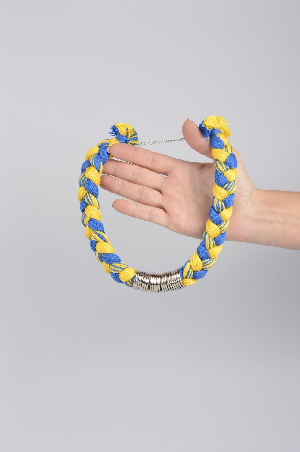Collier textile Bijou fait main tresse jaune bleu stylé Cadeau original photo 4