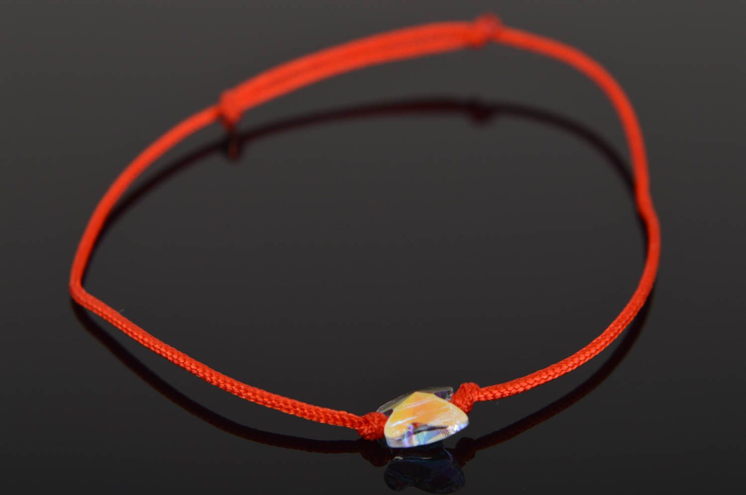 Bracelet fil rouge fait main en soie avec papillon original Cadeau pour fille photo 1