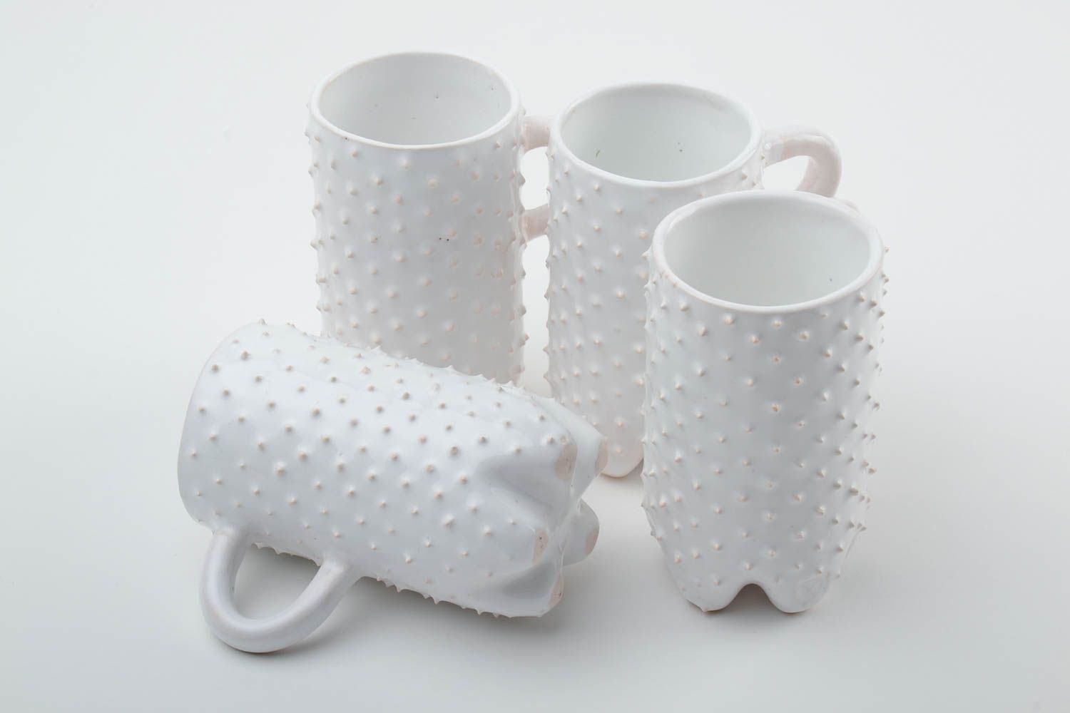 Четыре чашки для чая и кофе с кофейником комплект белого цвета глина хэнд мейд фото 4