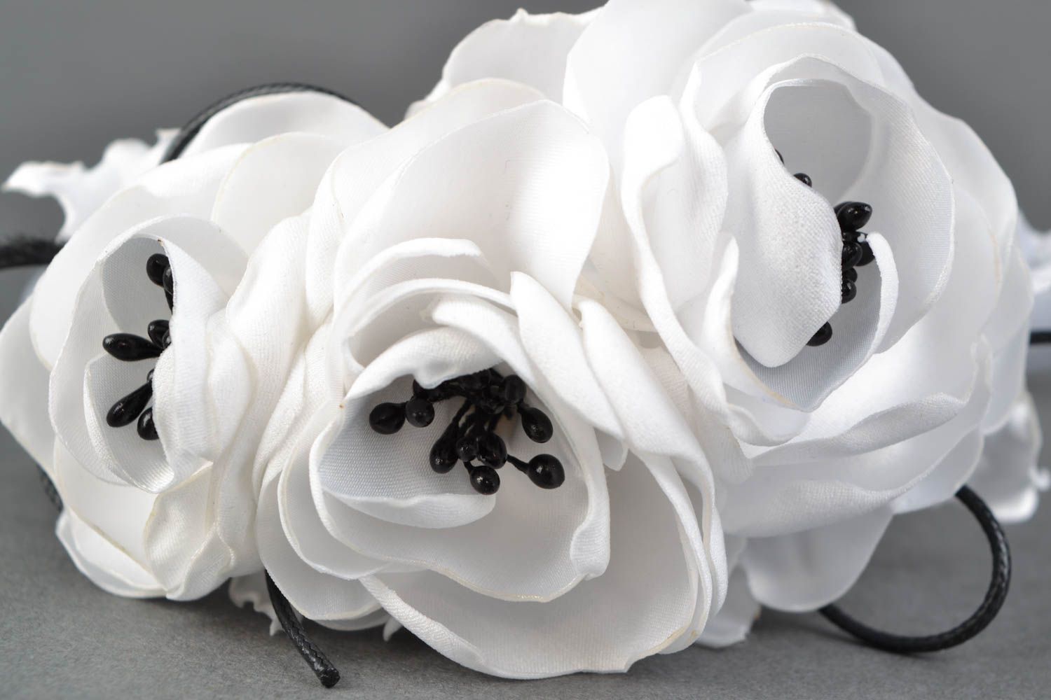 Serre-tête fleurs en ruban de satin étroit Roses blanches fait main pour femme photo 3