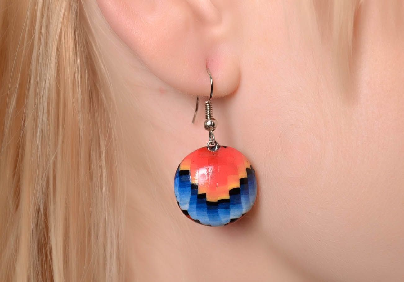 Round earrings made using bargello technique photo 4