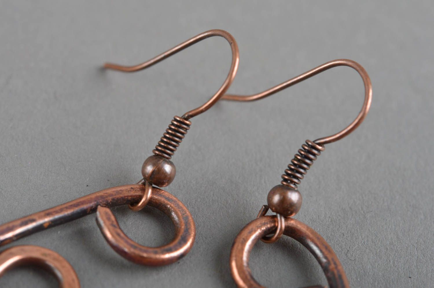 Boucles d'oreilles en métal de cuivre longues pendantes originales faites main  photo 3