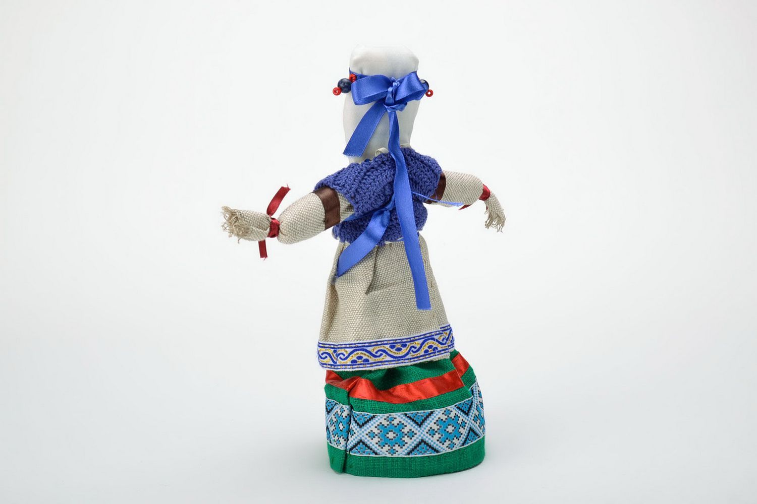 Ethnische Puppe aus Stoff in blauer Wyschywanka foto 2