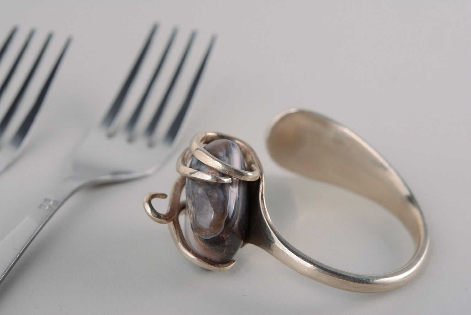 Bracelet en cupronickel métallique en fourchette avec pierre naturelle fait main photo 1
