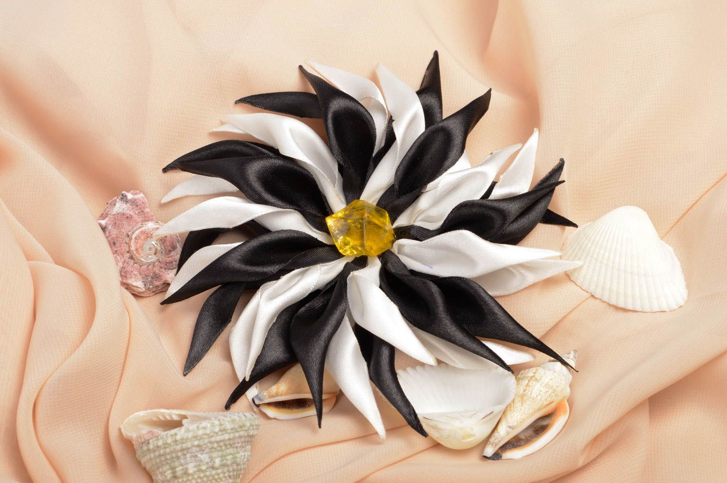 Handmade Haar Spange Mode Accessoire Mädchen Haarschmuck Blume schwarz weiß groß foto 1