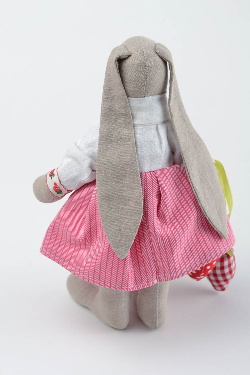 Poupée Lapin en tissu de coton faite main avec fraises Cadeau pour enfant photo 5