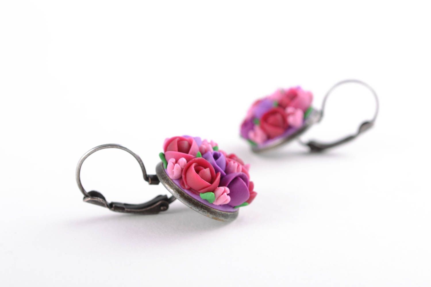 Beautiful plastic flower earrings photo 4