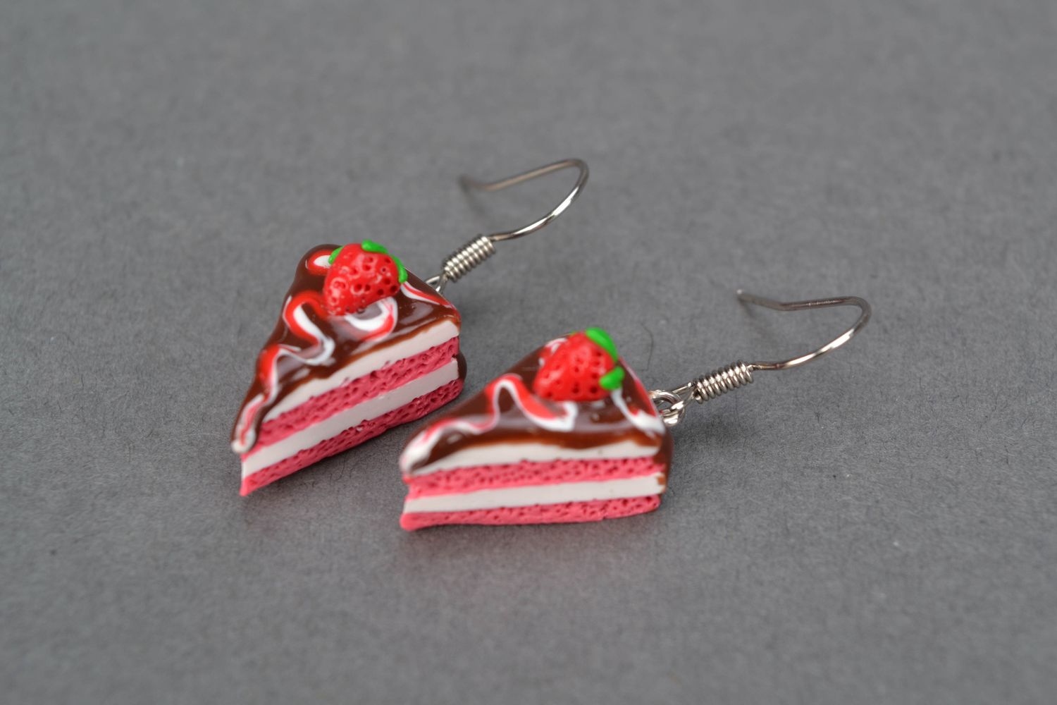 Plastic earrings with charms in the shape of cherry cake pieces photo 4