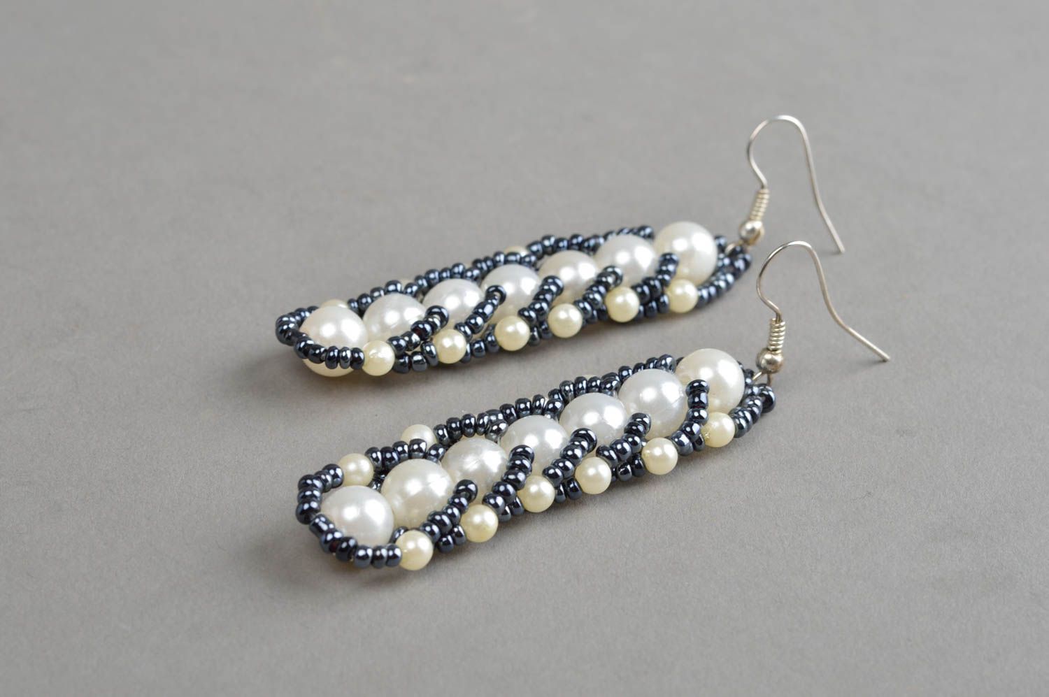 Elegante stilvolle Gehänge Ohrringe aus Glasperlen und Perlen für Frau handmade foto 3