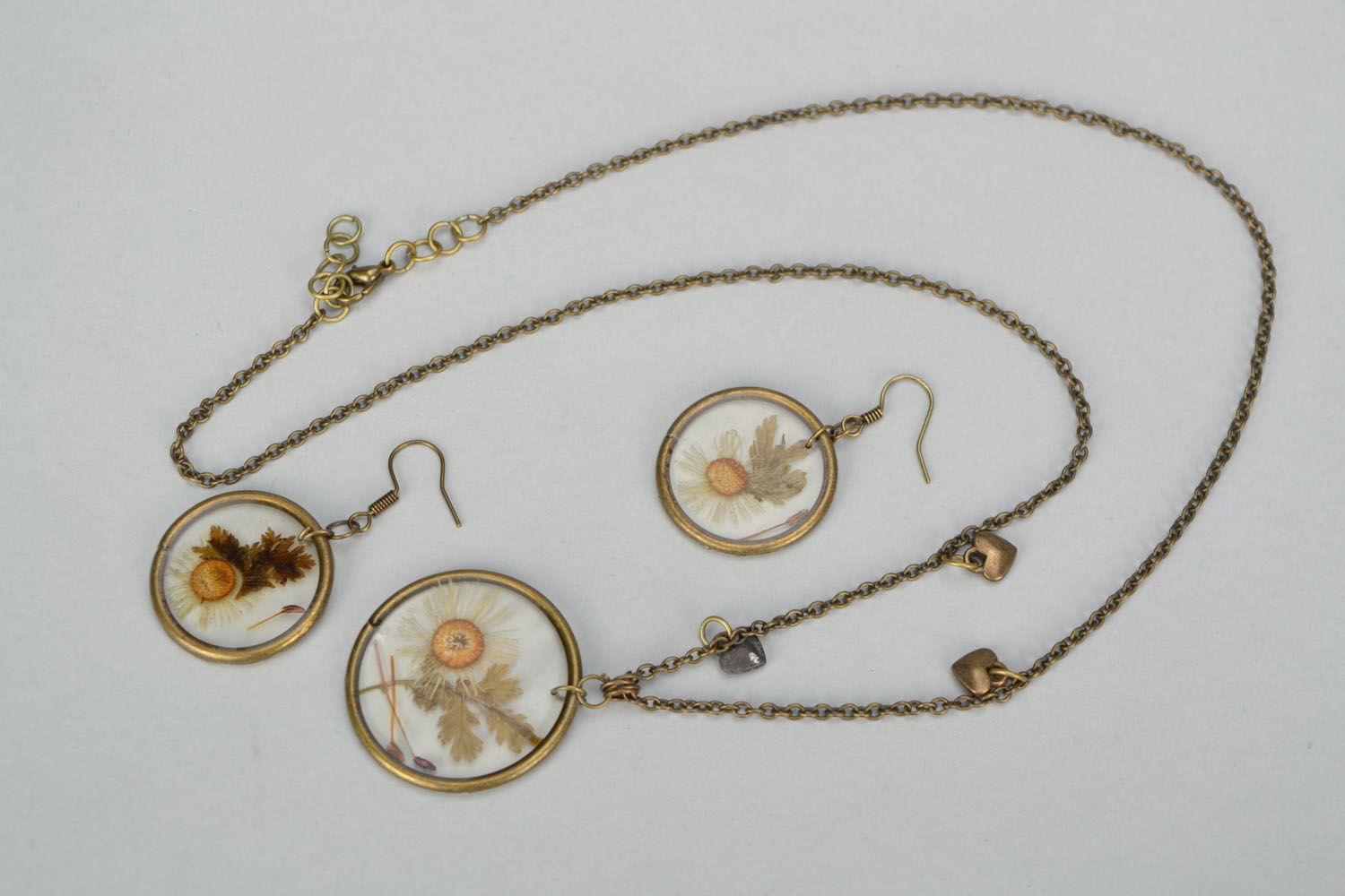 Earrings and pendant with chamomiles photo 3