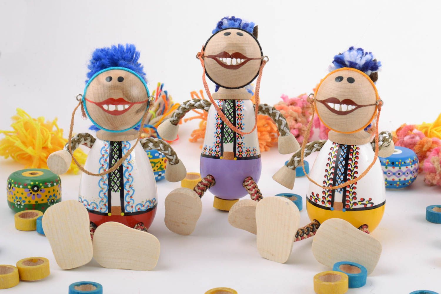 Trois petites poupées en bois de hêtre Chevaux peintes amusantes faites main photo 1