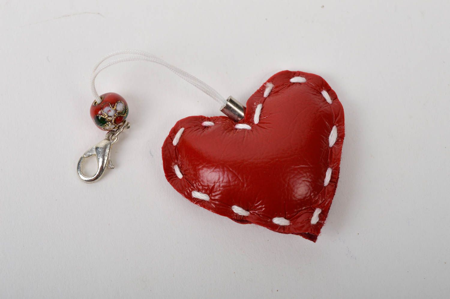 Llavero artesanal con forma de corazón rojo accesorio decorativo regalo original foto 4