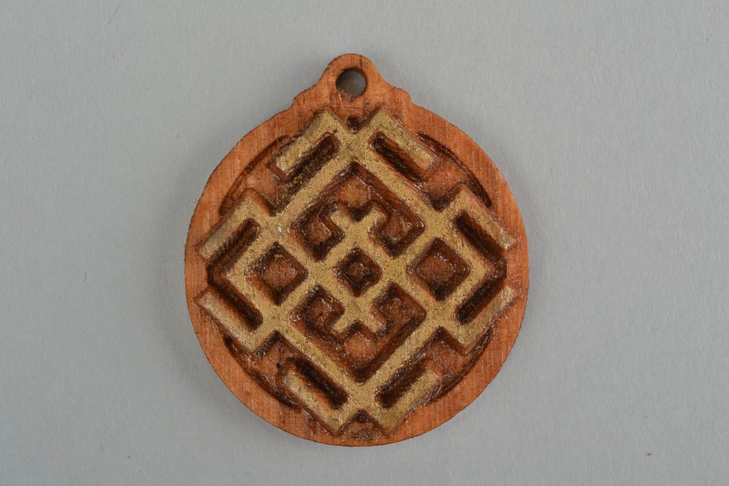 Pendentif amulette en bois de chêne peint rond fait main avec symbole Belobog photo 3