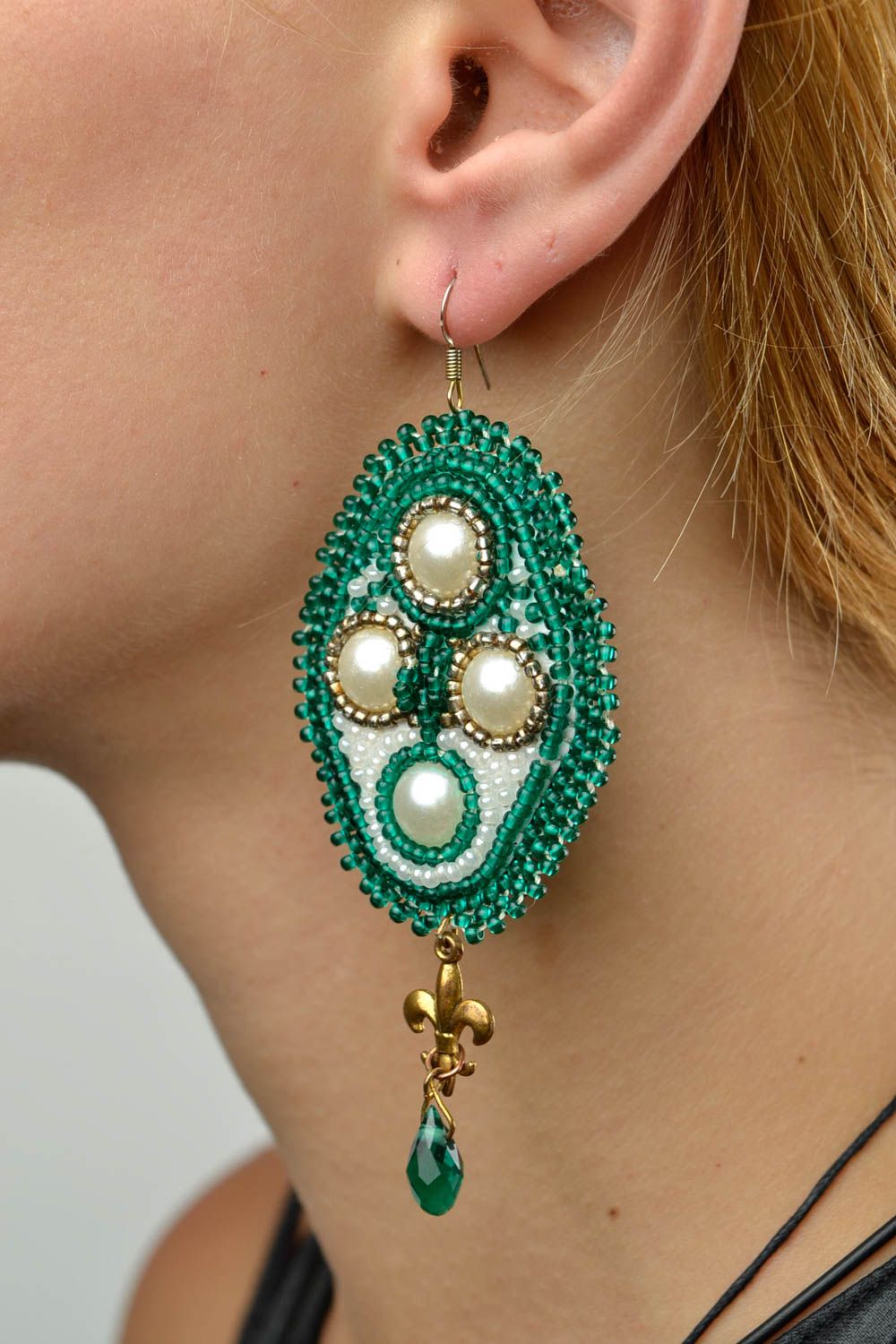 Boucles d'oreilles pendantes Bijou fait main Cadeau femme vertes perles rocaille photo 1