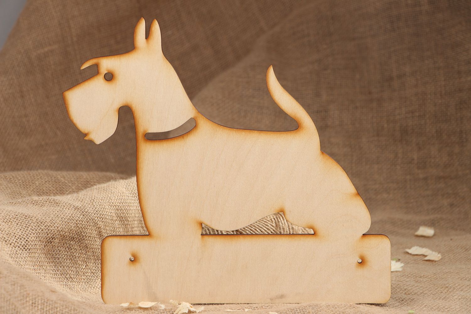 Vorbereitete Materialien handmade aus Furnier Aufhänger in Form vom Hund foto 5