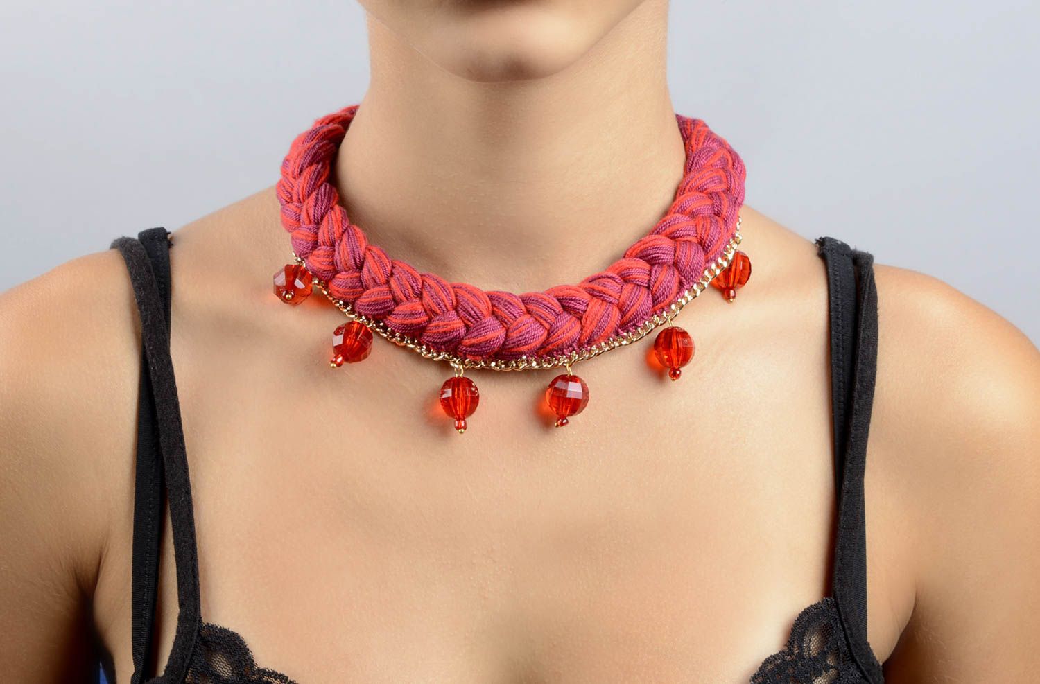 Stoff Halskette handgemachter Schmuck Modeschmuck Collier in Rot und Bordeauxrot foto 5