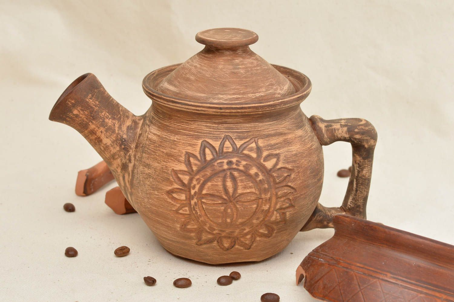 Керамический чайник ручной работы с узорами в виде солнца ручной работы фото 1