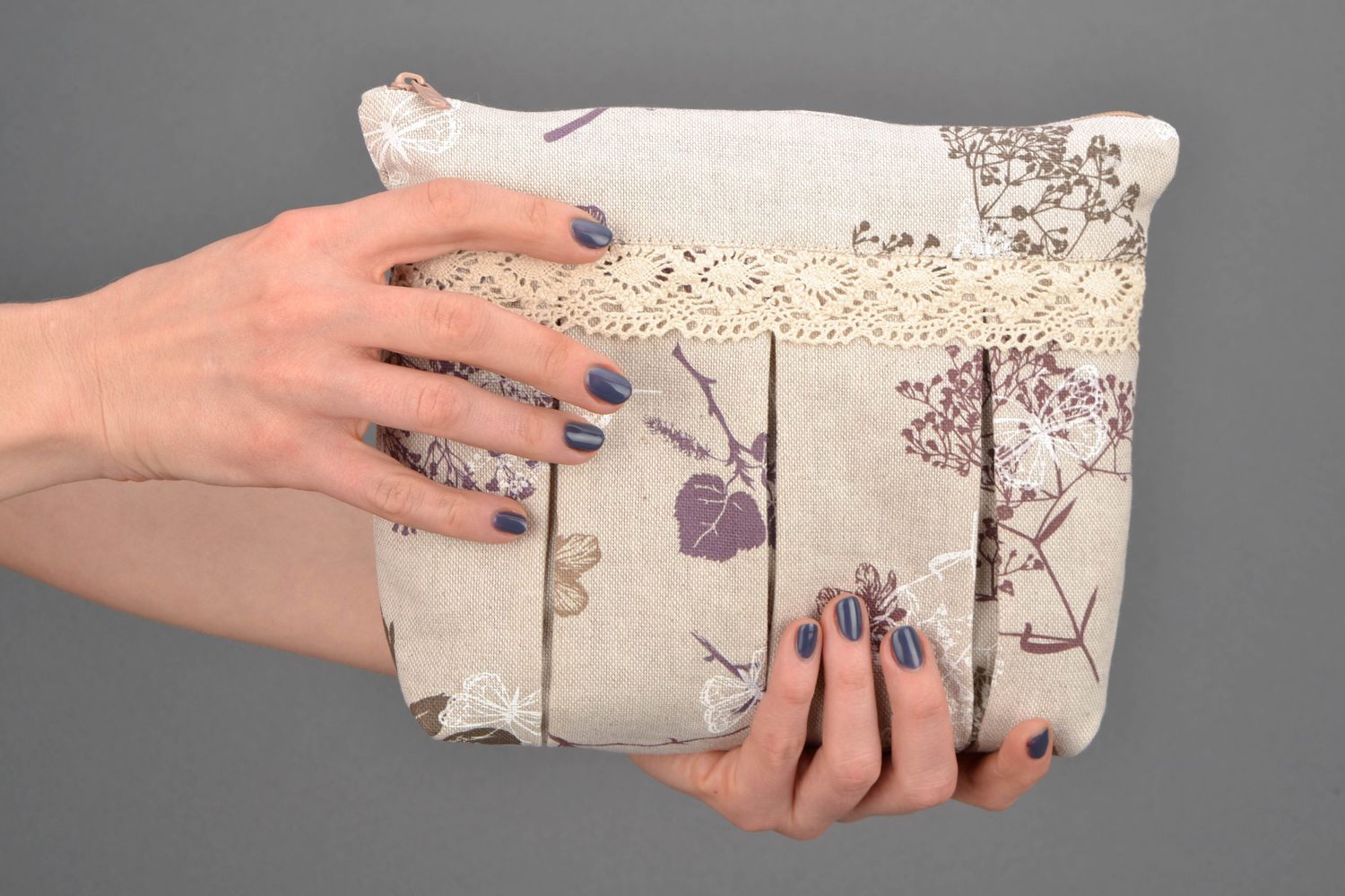 Fabric cosmetic bag with lace photo 1
