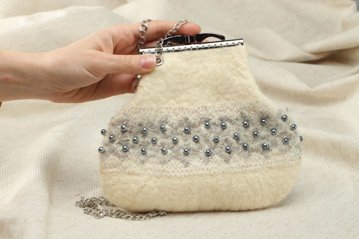 Wool shoulder bag with chain photo 4
