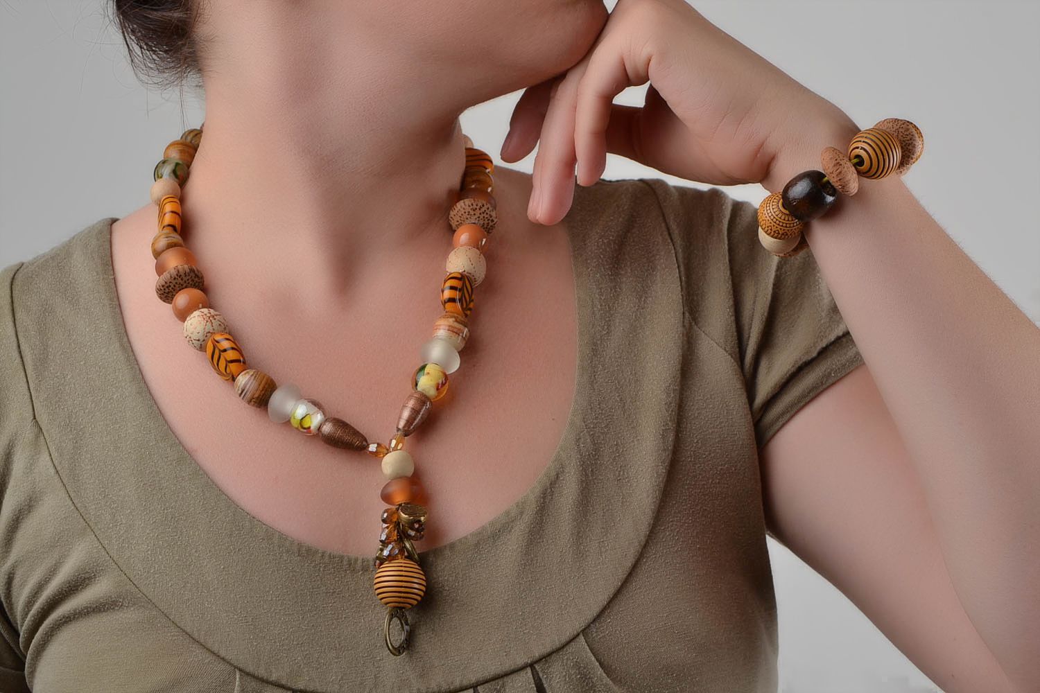Handmade Damen Schmuckset Halskette und Armband aus Holzperlen Glas Jadeit  foto 2