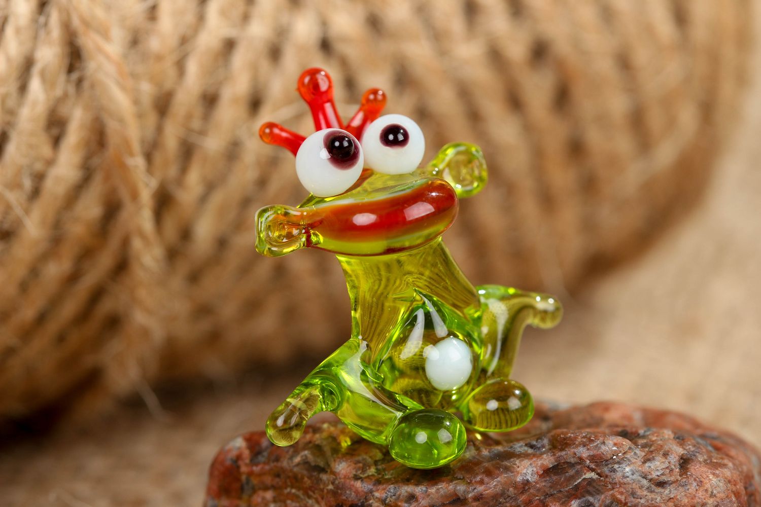 Figurine en verre au chalumeau Princesse grenouille faite main photo 4