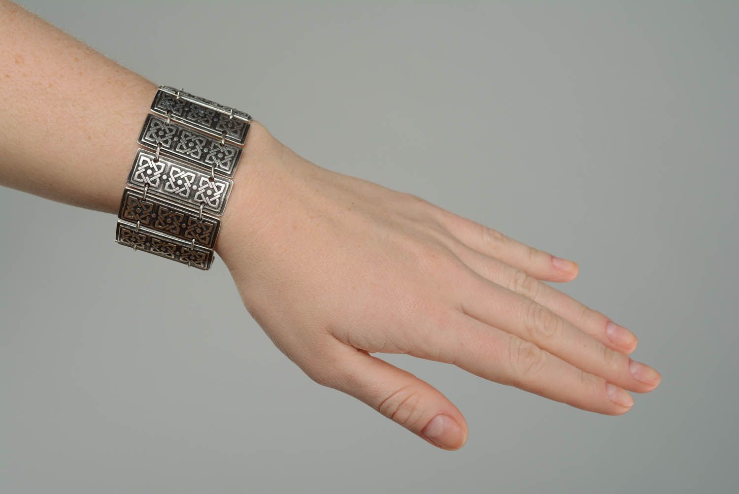 Bracelete largo de metal feito à mão pulseira feminina de metal  foto 5