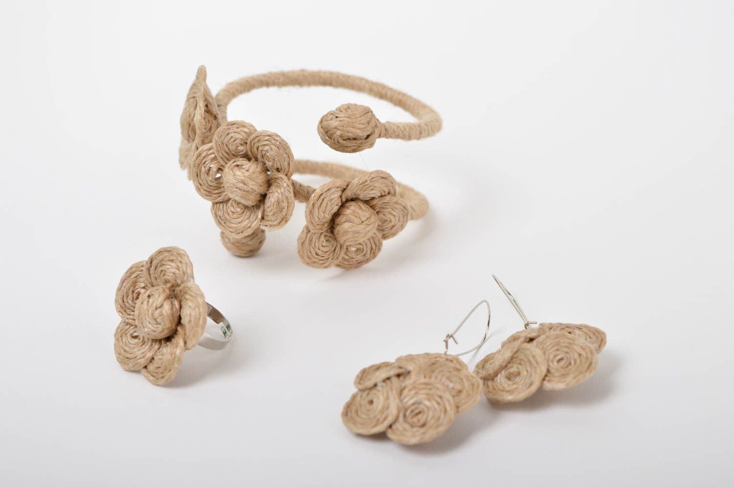 Авторские украшения ручной работы браслет из шнура перстень и серьги с цветами  фото 2