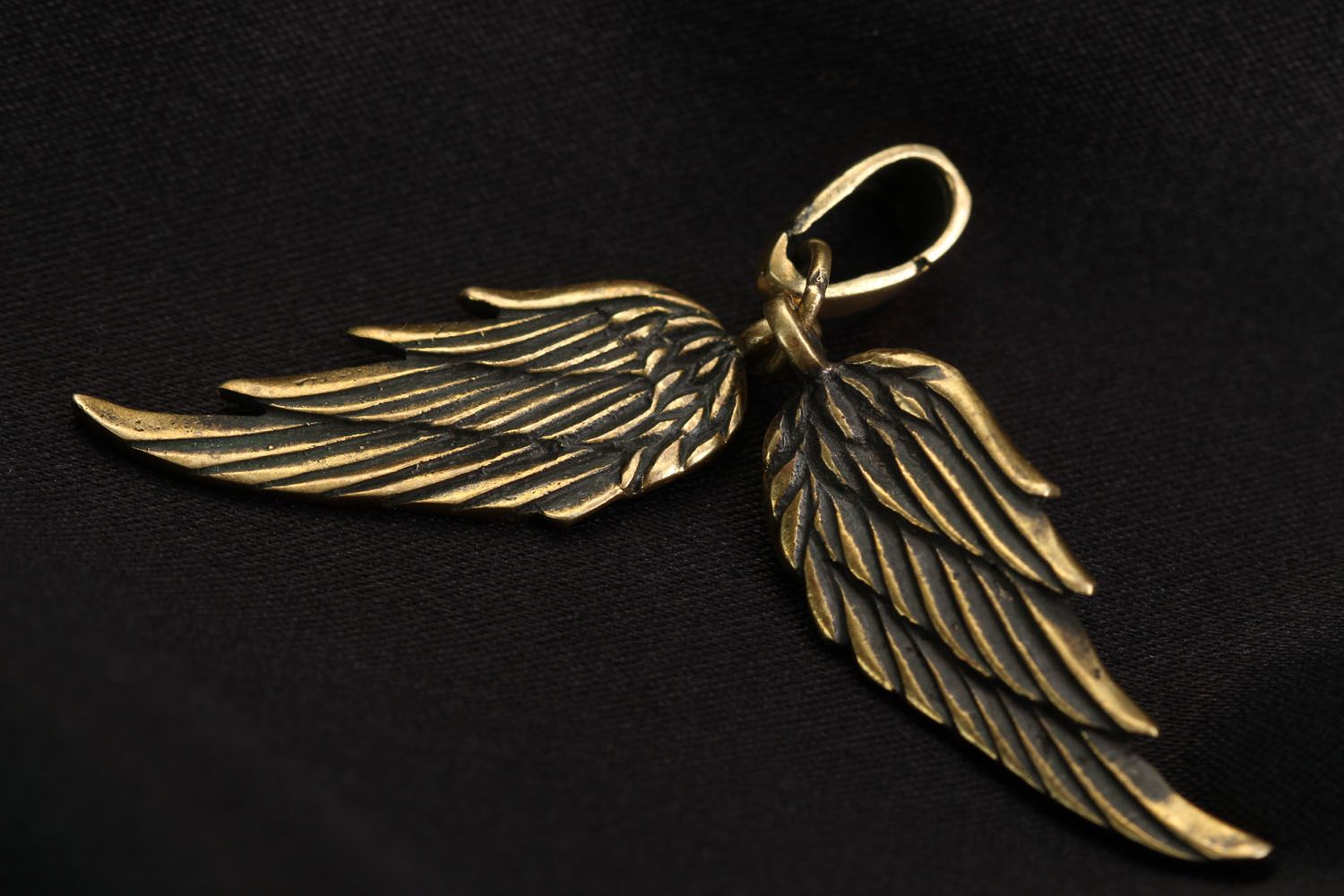 Pendentif ailes en bronze fait main photo 3