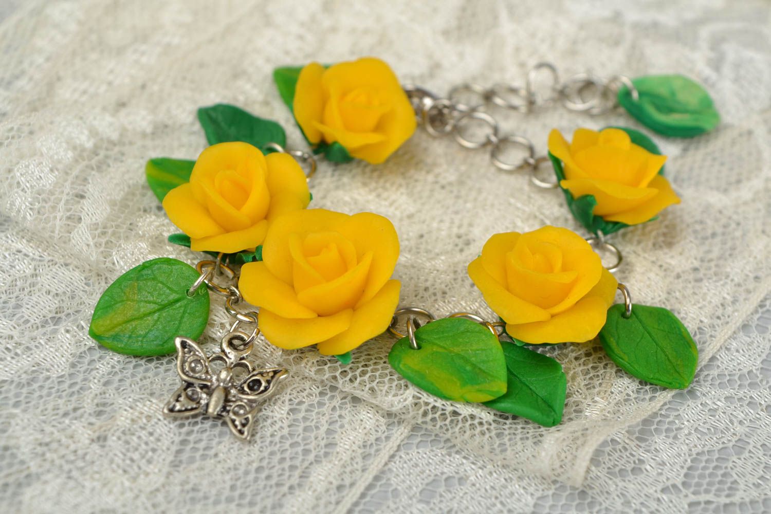 Авторский браслет из полимерной глины ручной работы женский с желтыми розами фото 2