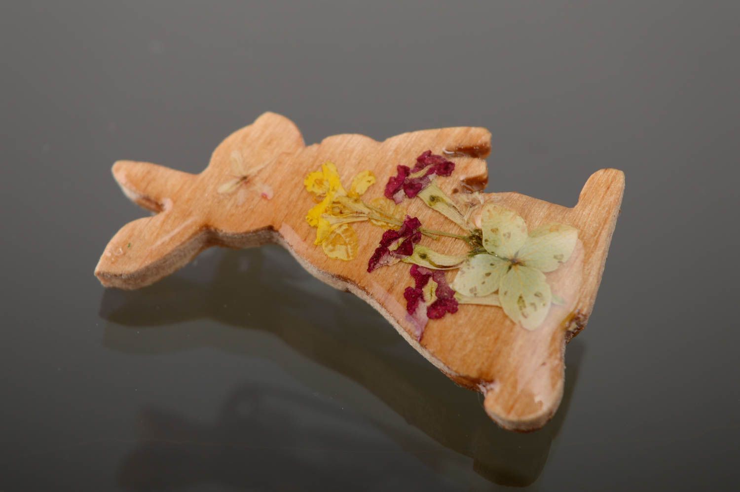 Broche en résine époxy faite main originale avec les fleurs fraîches Lapin photo 3