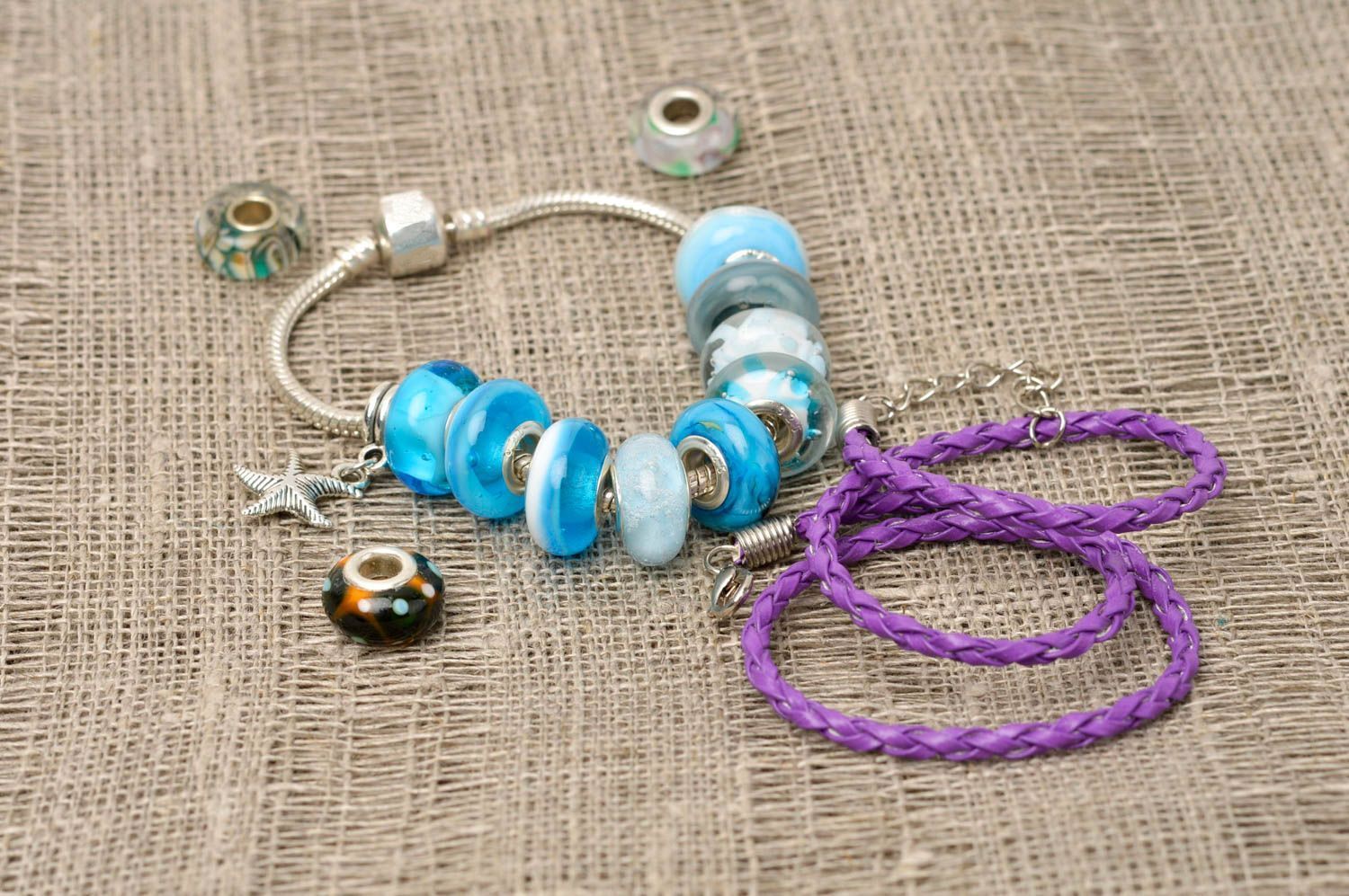 Bracelet bleu Bijou fait main perles en verre stylé original Cadeau pour femme photo 1