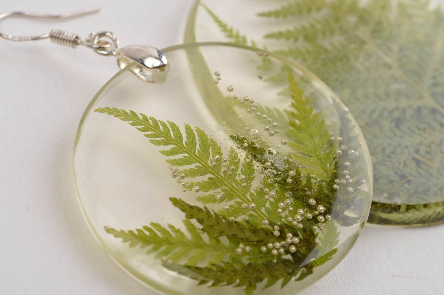 Beautiful handmade jewelry set botanical jewelry epoxy pendant epoxy earrings photo 5