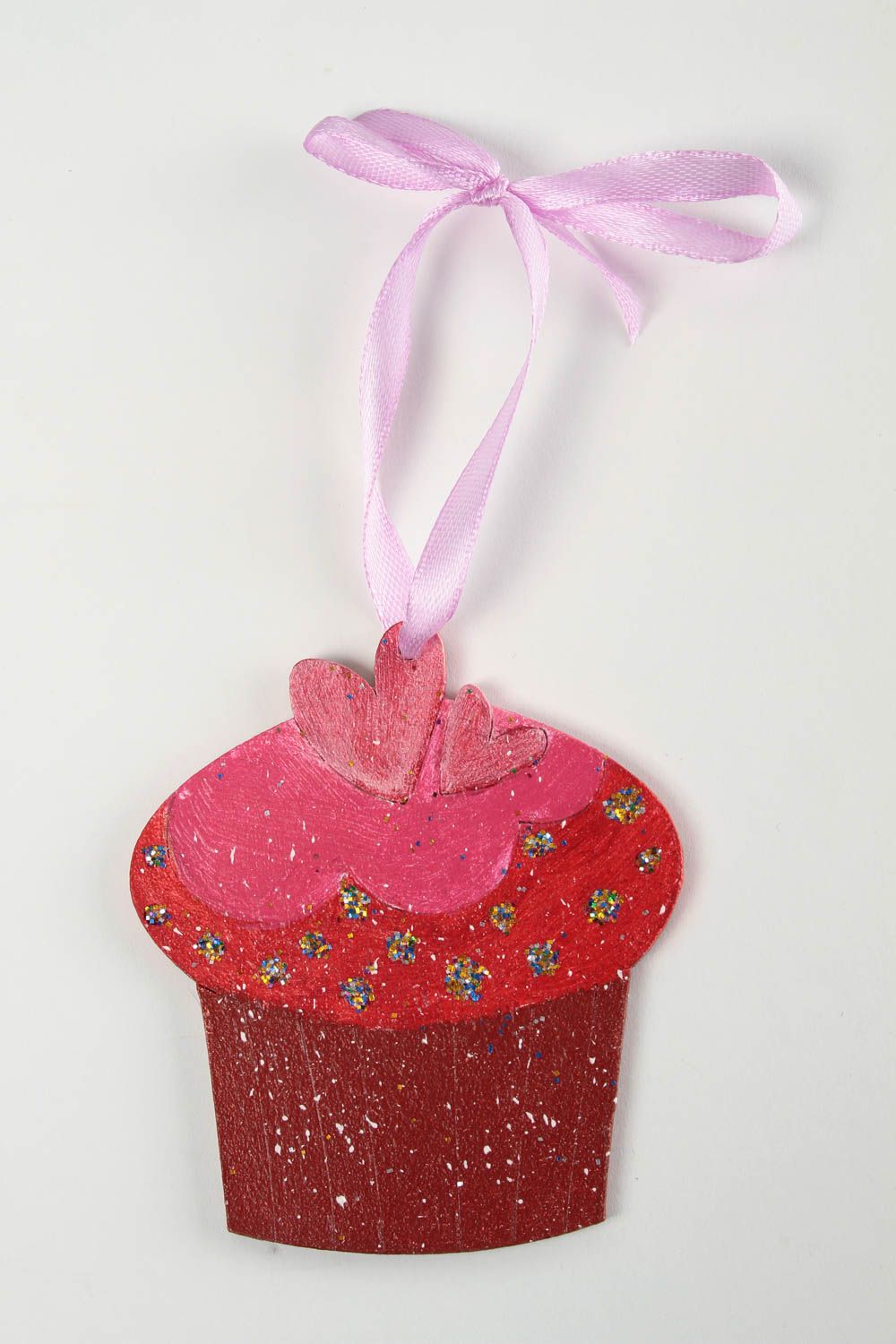 Jouet Noël fait main Déco à suspendre en bois cupcake rose Déco Noël originale photo 3