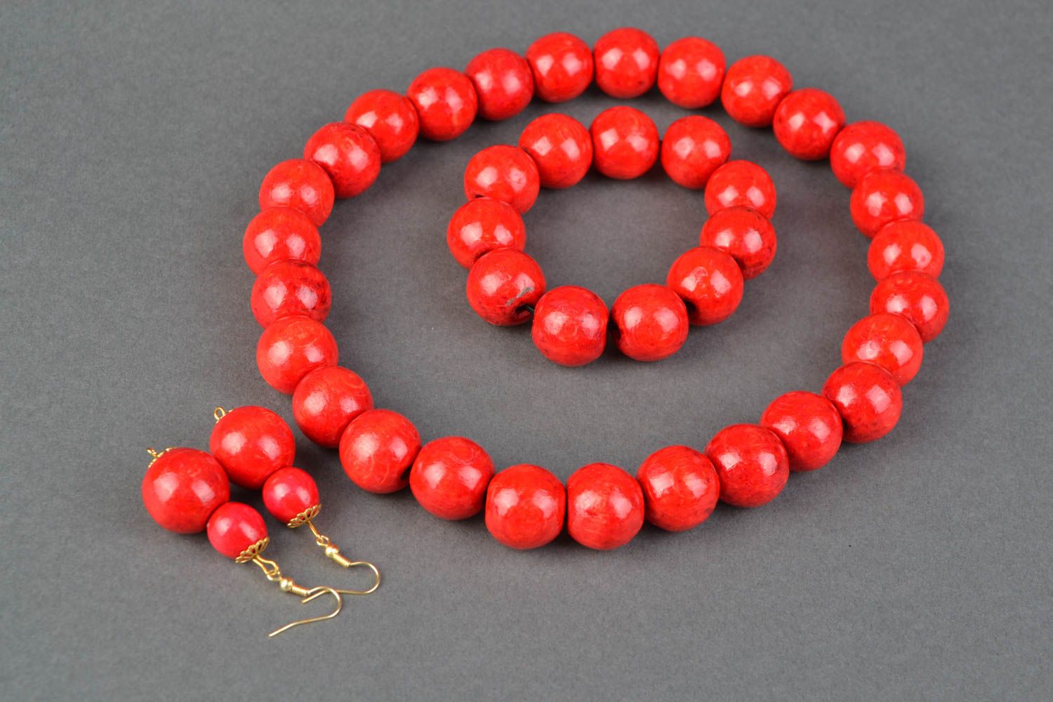 Ensemble de bijoux en bois Collier boucles d'oreilles bracelet rouges faits main photo 1